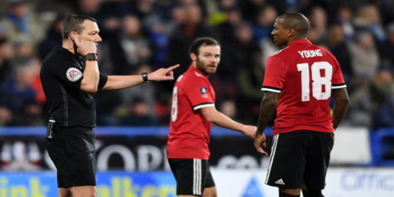 Who Is the Assistant Referee of Manchester United?